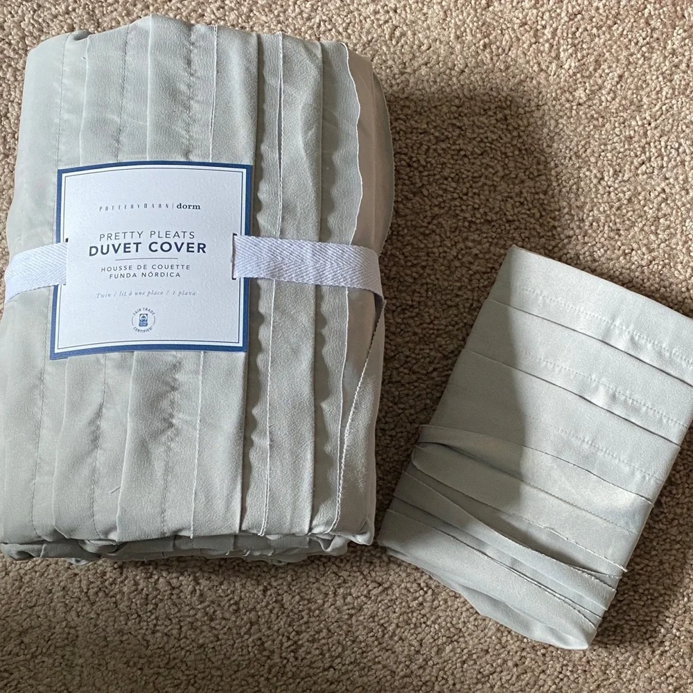 Pottery Barn Teen Pretty Pleats Duvet Cover & Sham (Twin/Twin XL) Light Gray